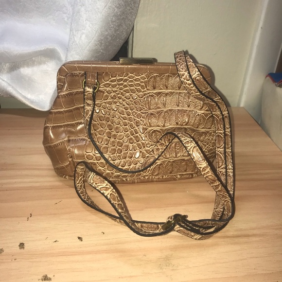 BUENO California Women's Faux Croc Embossed Purse - Picture 2 of 5